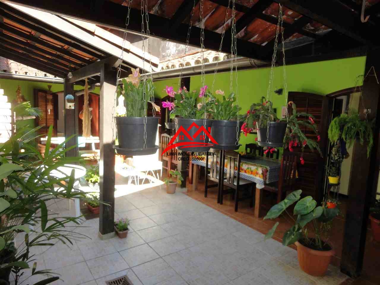 OPORTUNIDADE ÚNICA! no melhor local do Itagua. Casa venda Ubatuba, projetada para Hostels, Pousada e locação de apartamentos.