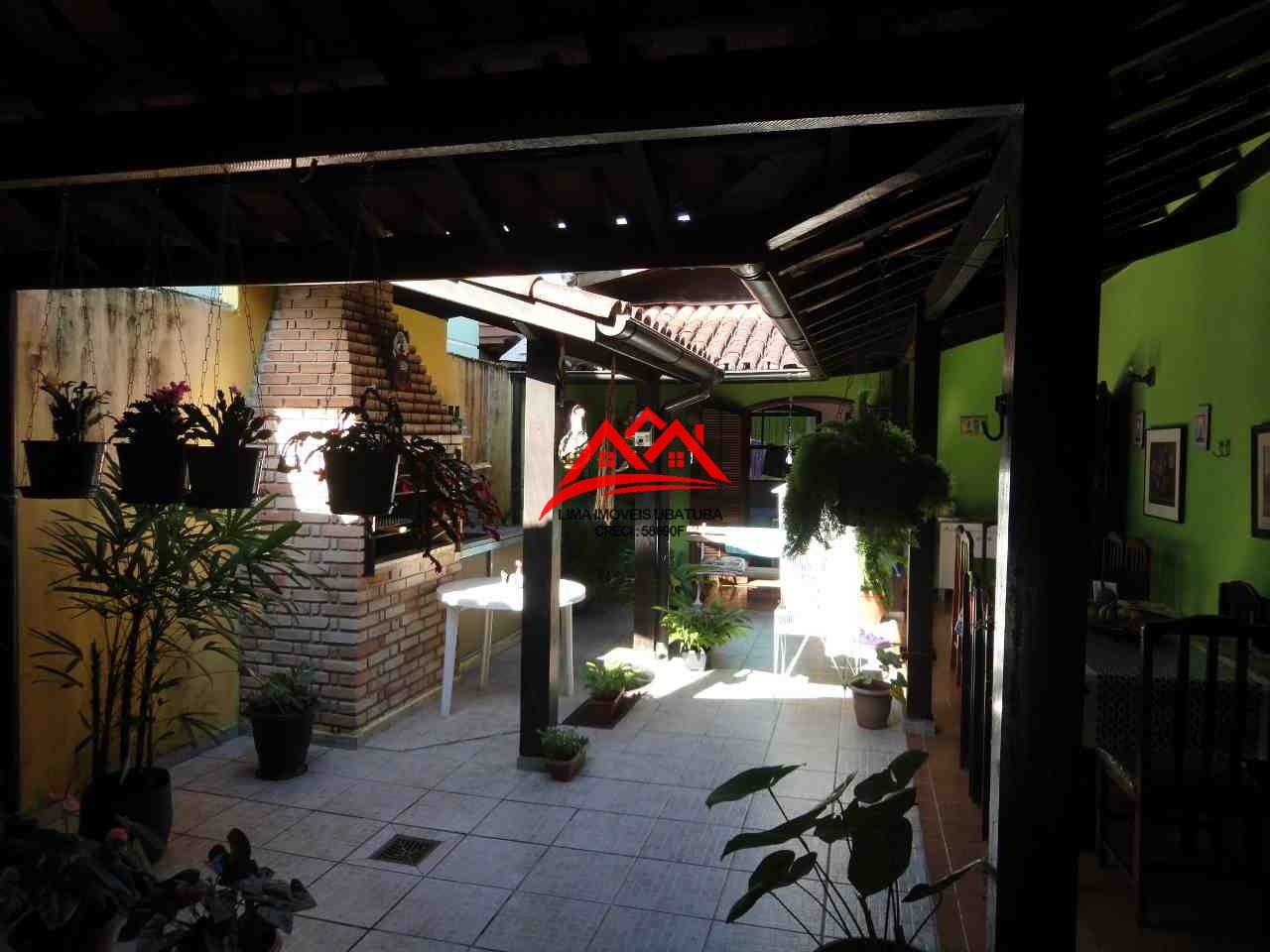 OPORTUNIDADE ÚNICA! no melhor local do Itagua. Casa venda Ubatuba, projetada para Hostels, Pousada e locação de apartamentos.
