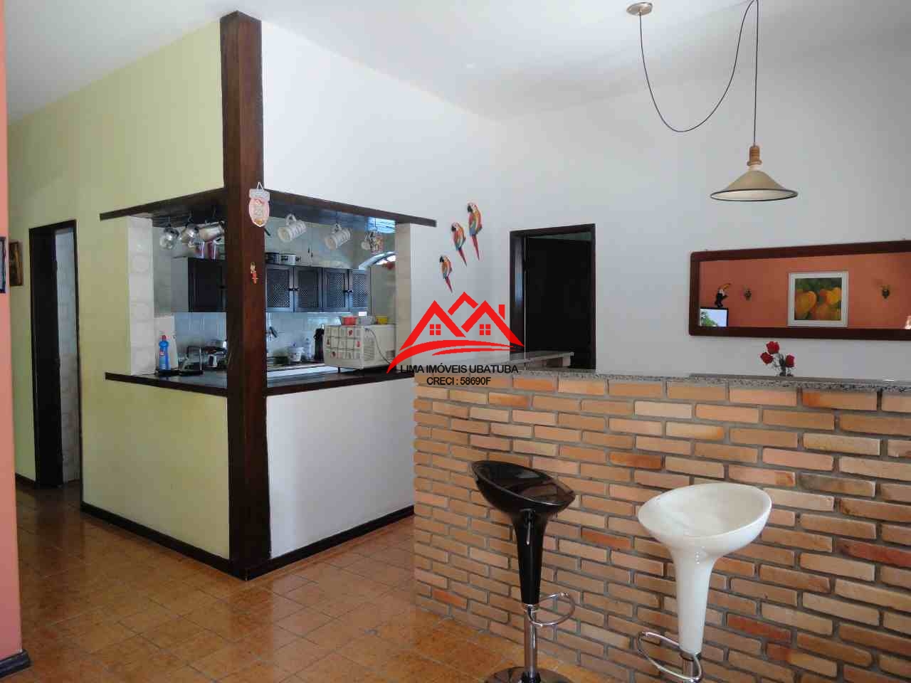 OPORTUNIDADE ÚNICA! no melhor local do Itagua. Casa venda Ubatuba, projetada para Hostels, Pousada e locação de apartamentos.