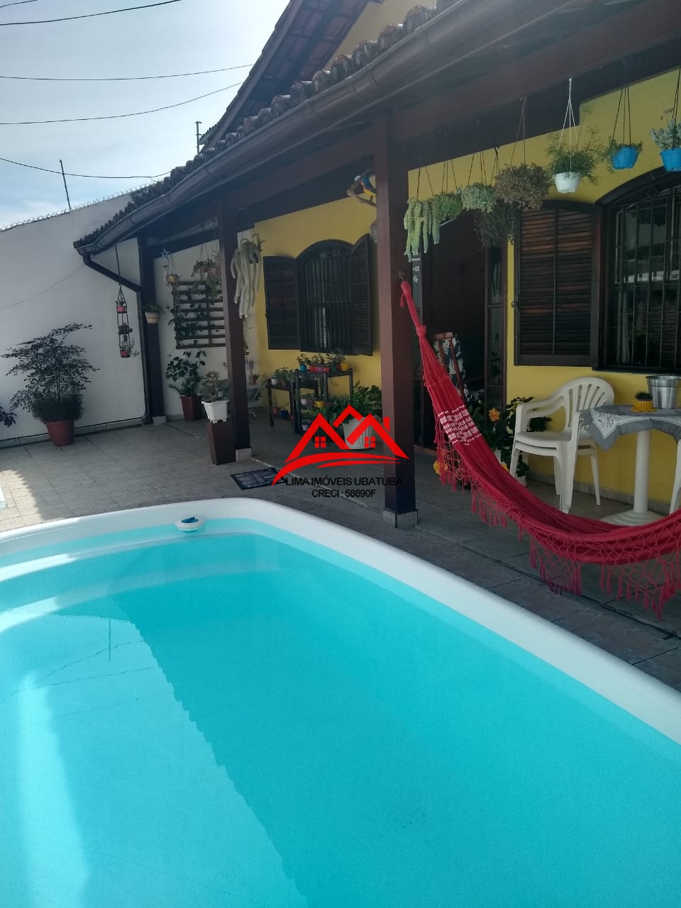 OPORTUNIDADE ÚNICA! no melhor local do Itagua. Casa venda Ubatuba, projetada para Hostels, Pousada e locação de apartamentos.