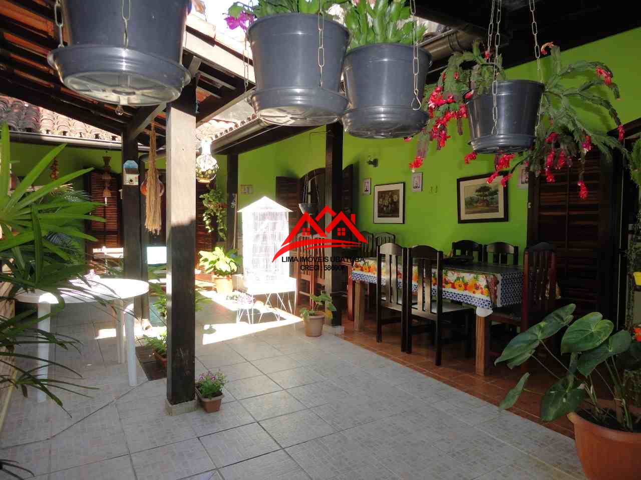 OPORTUNIDADE ÚNICA! no melhor local do Itagua. Casa venda Ubatuba, projetada para Hostels, Pousada e locação de apartamentos.