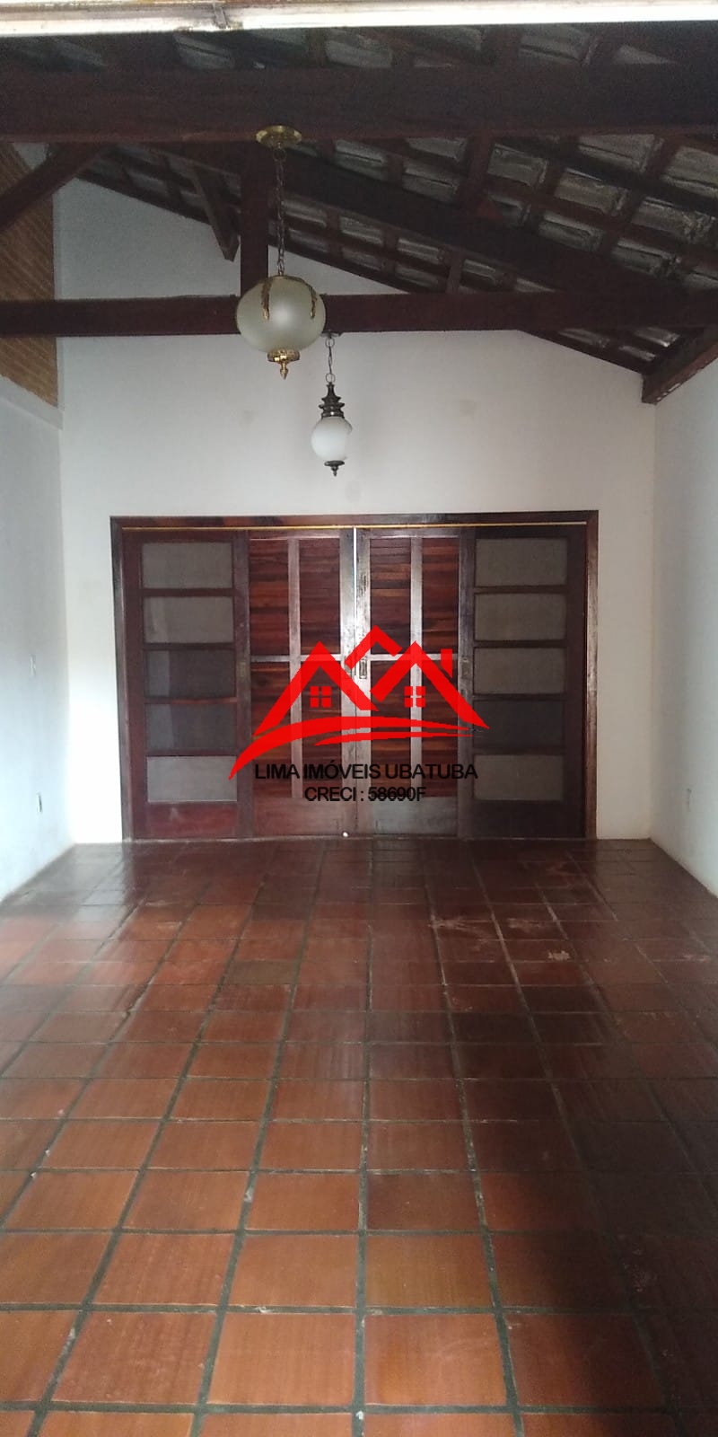 Casa à venda em Ubatuba, com 6 quartos e 3 banheiros