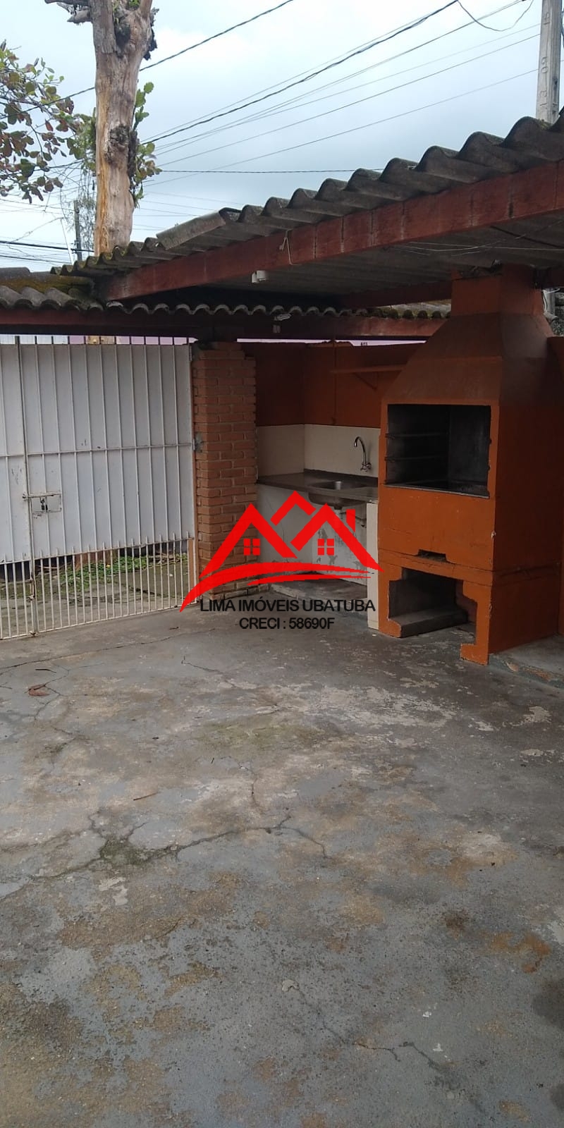 Casa à venda em Ubatuba, com 6 quartos e 3 banheiros