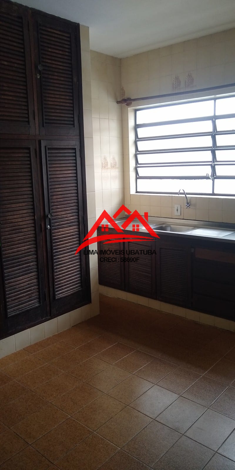 Casa à venda em Ubatuba, com 6 quartos e 3 banheiros