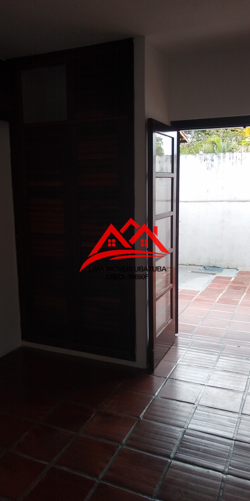 Casa à venda em Ubatuba, com 6 quartos e 3 banheiros