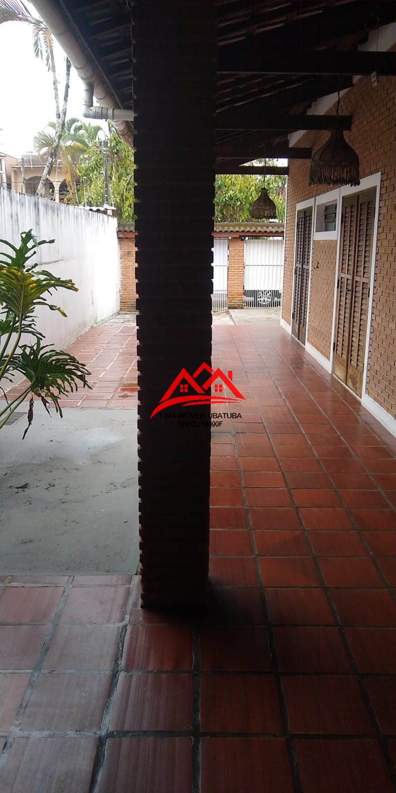 Casa à venda em Ubatuba, com 6 quartos e 3 banheiros