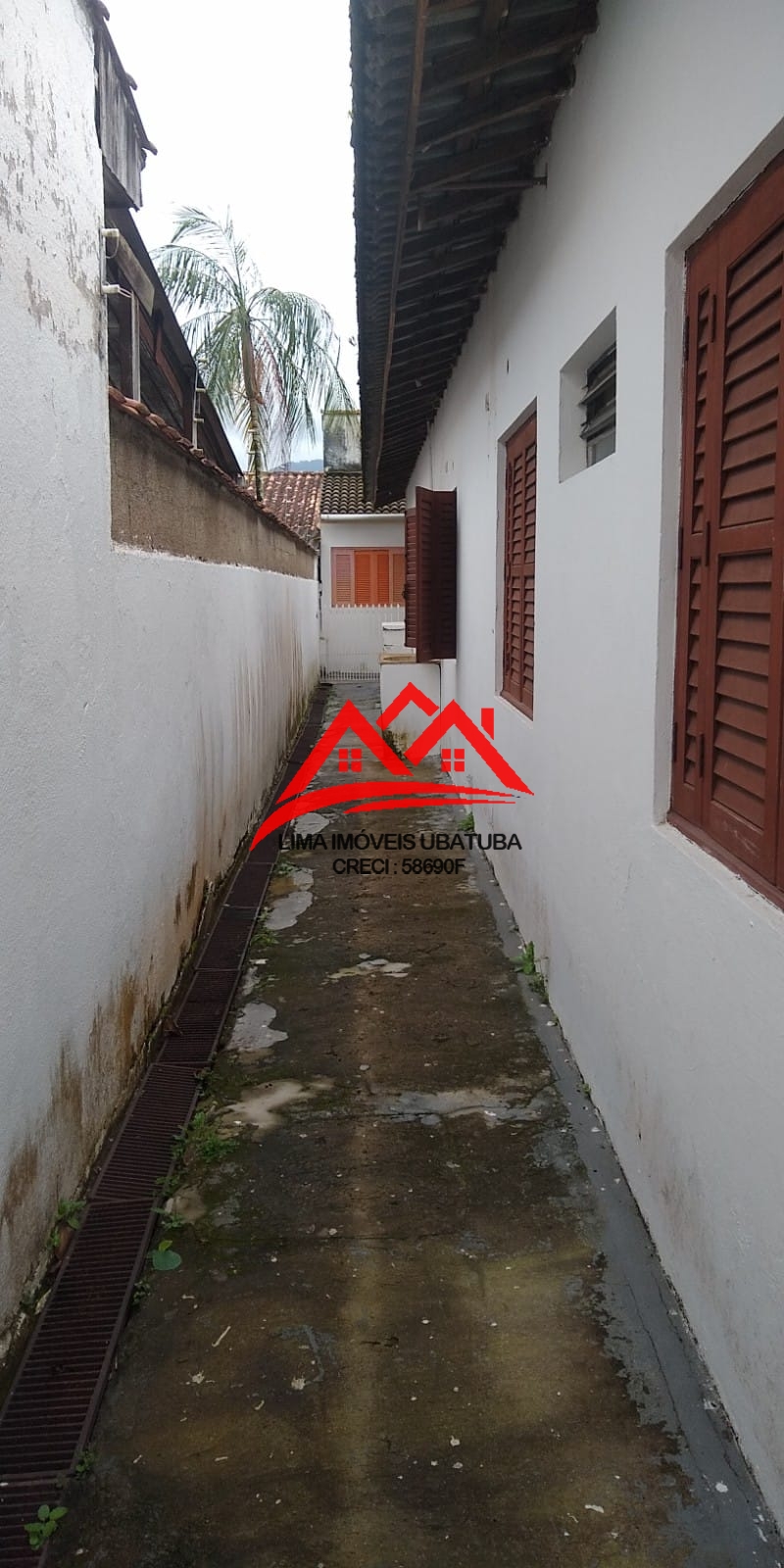 Casa à venda em Ubatuba, com 6 quartos e 3 banheiros