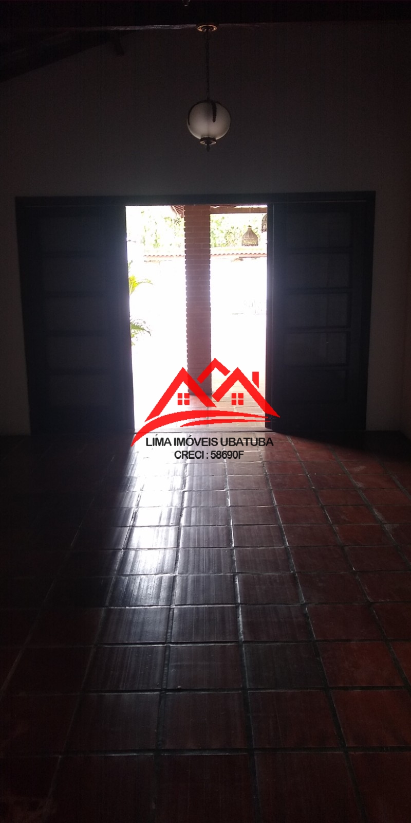 Casa à venda em Ubatuba, com 6 quartos e 3 banheiros