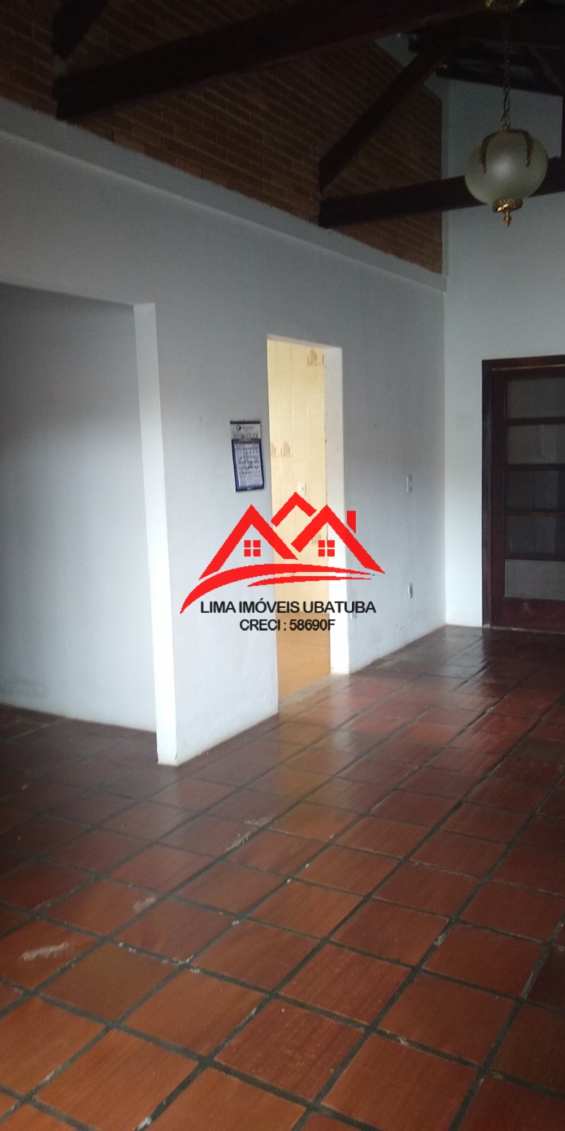 Casa à venda em Ubatuba, com 6 quartos e 3 banheiros