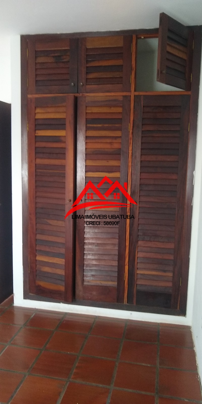 Casa à venda em Ubatuba, com 6 quartos e 3 banheiros