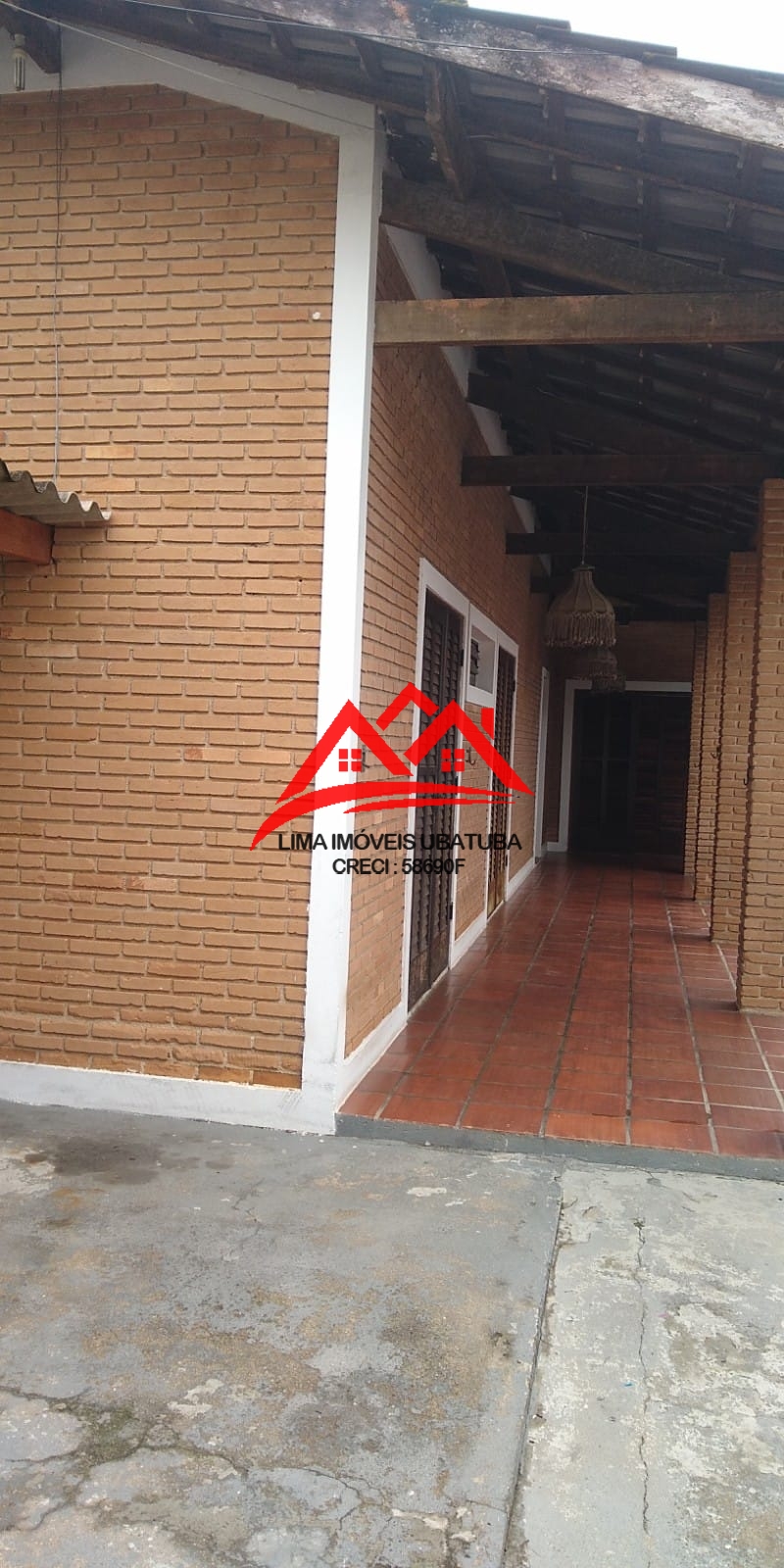 Casa à venda em Ubatuba, com 6 quartos e 3 banheiros