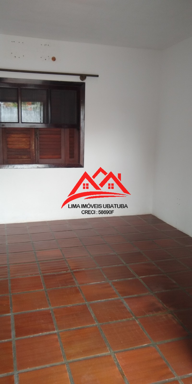 Casa à venda em Ubatuba, com 6 quartos e 3 banheiros