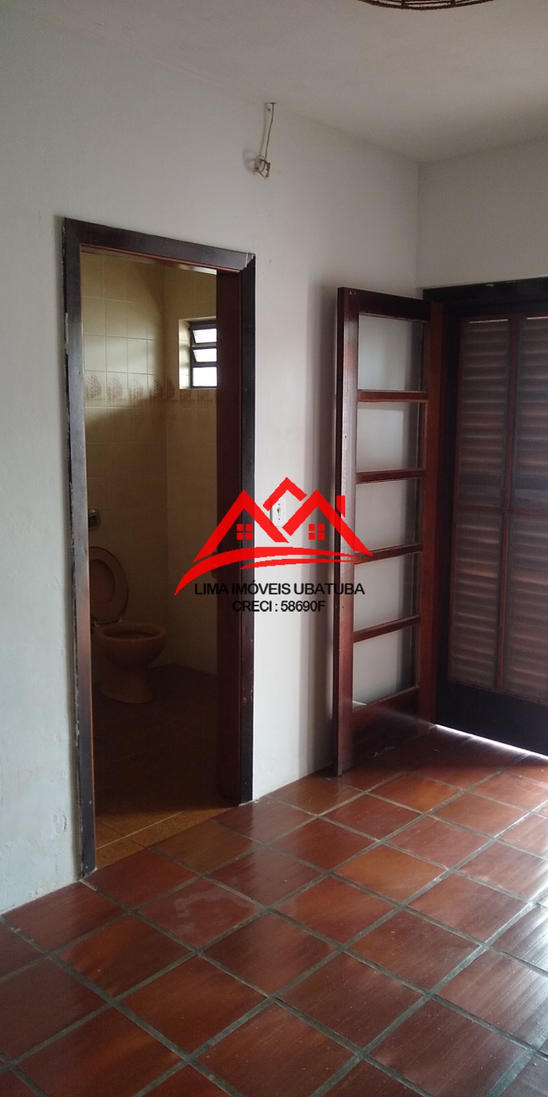 Casa à venda em Ubatuba, com 6 quartos e 3 banheiros