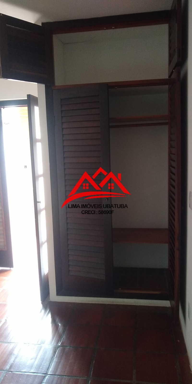 Casa à venda em Ubatuba, com 6 quartos e 3 banheiros