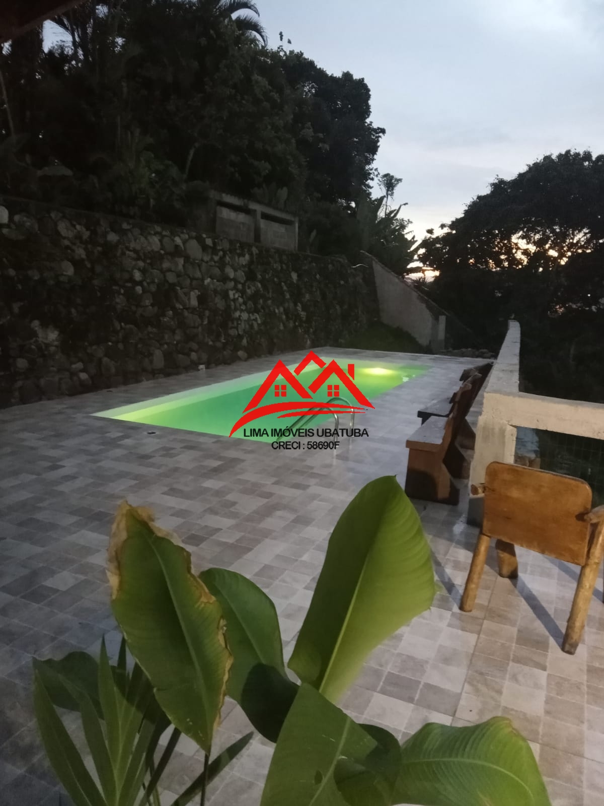 Casa em condomínio fechado na praia do tenório, ubatuba, com