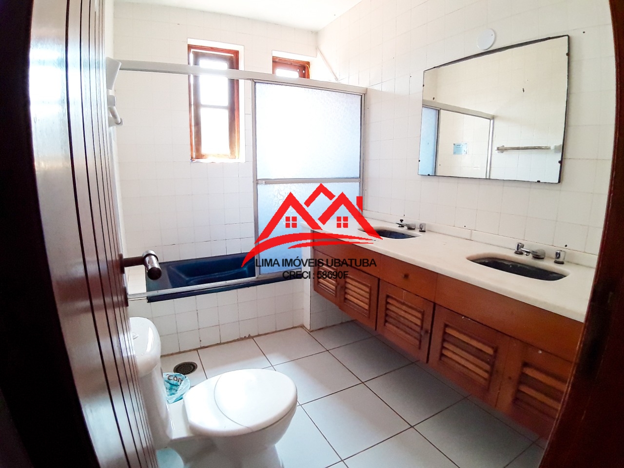 Casa em condomínio fechado na praia do tenório, ubatuba, com