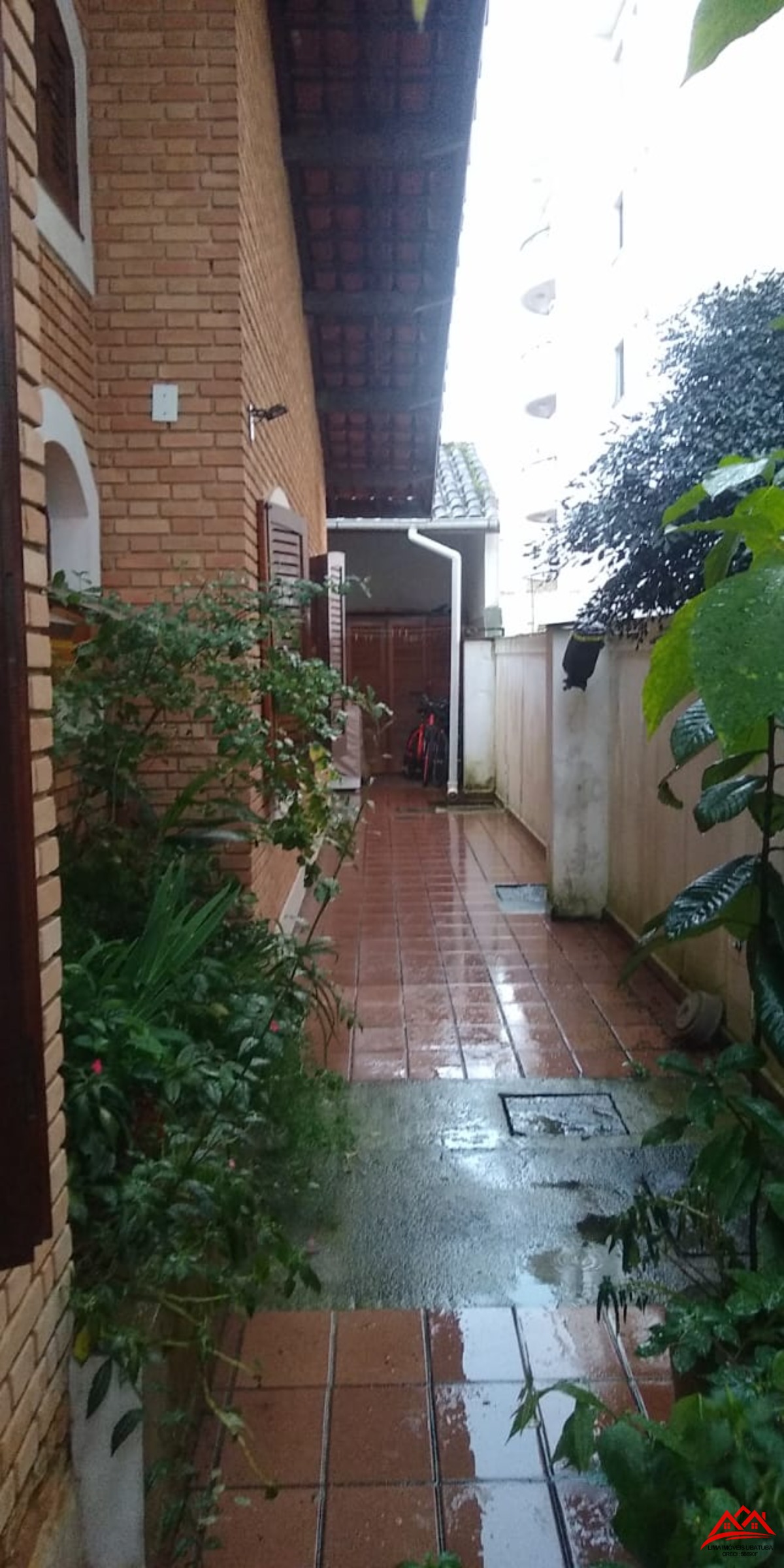 Casa venda bairro Itaguá, Ubatuba, 4 quartos, 3 suítes, 5 wc.