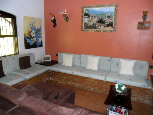 OPORTUNIDADE ÚNICA! no melhor local do Itagua. Casa venda Ubatuba, projetada para Hostels, Pousada e locação de apartamentos.
