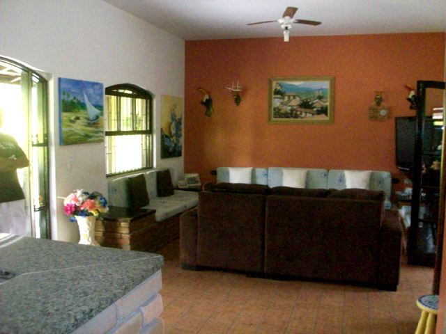 OPORTUNIDADE ÚNICA! no melhor local do Itagua. Casa venda Ubatuba, projetada para Hostels, Pousada e locação de apartamentos.